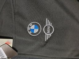 uebergangsjacke-mit-logo-bestickt