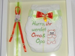 bestickte-windel-im-rahmen-opa