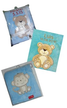 Babydecken in hellblau mit Affe, Teddy und Hund. Besticke Babydecke mit Name und Geburtsdatum kuschlig weich, ein tolles Geschenk 76x102cm.