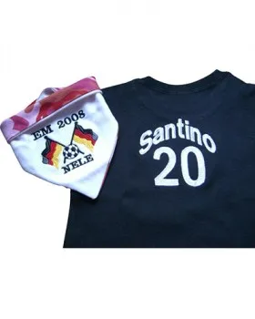 Baby Fußball-Outfit. Schwarzes Trikot mit Rueckennummer incl. Name und Fan Halstuch mit Deutschlandfahnen aus 100% Baumwolle