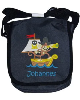 Kindergartentasche zum umhaengen mit verstellbarem Schultergurt, mit Name und einem Wunschmotiv bestickt. Ob Tiere, Prinzessin oder Fahrzeug alles ist moeglich. 