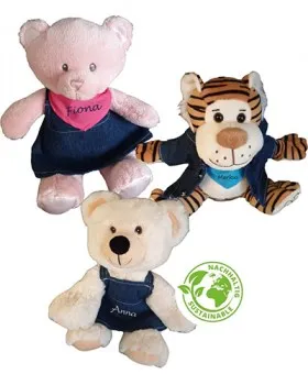 Kuscheltier zur Geburt mit modischer Jeans Bekleidung, welche mit dem Namen personalisiert werden kann