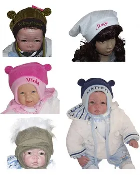 verschiedene Kindermuetzen fuer den Alltag, Kindergarten oder am Strand mit Namen bestickt