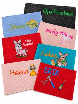 Personalisierte Platzdeckchen mit Namen und verschiedenen Stickmotiven