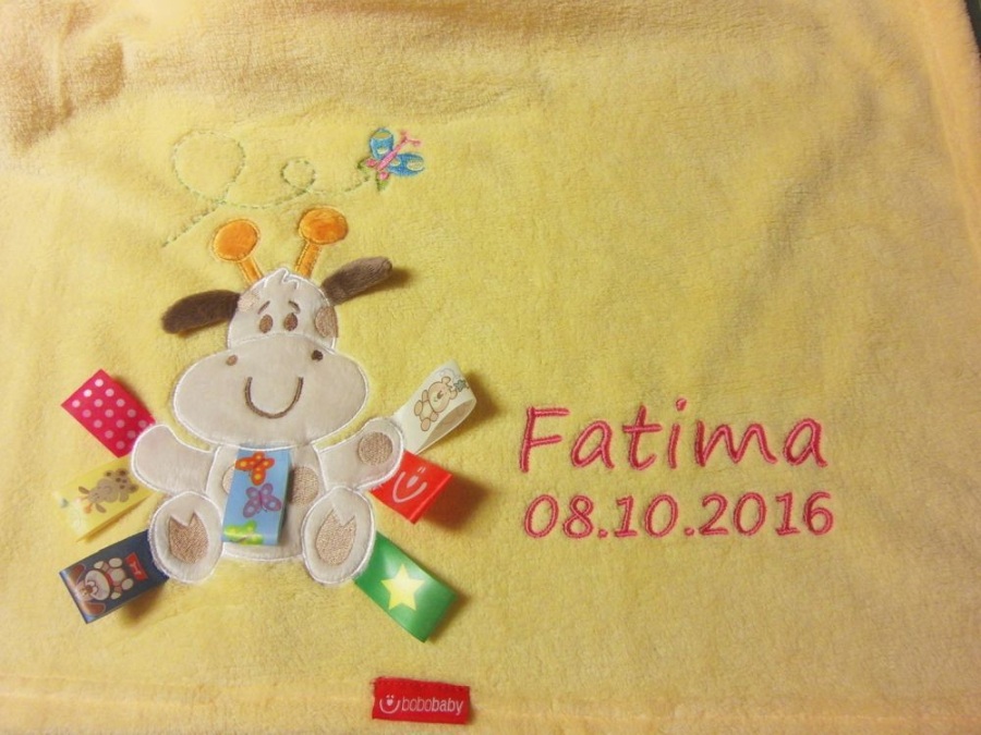 Babydecke_mit_Namen_gelb_Giraffe104