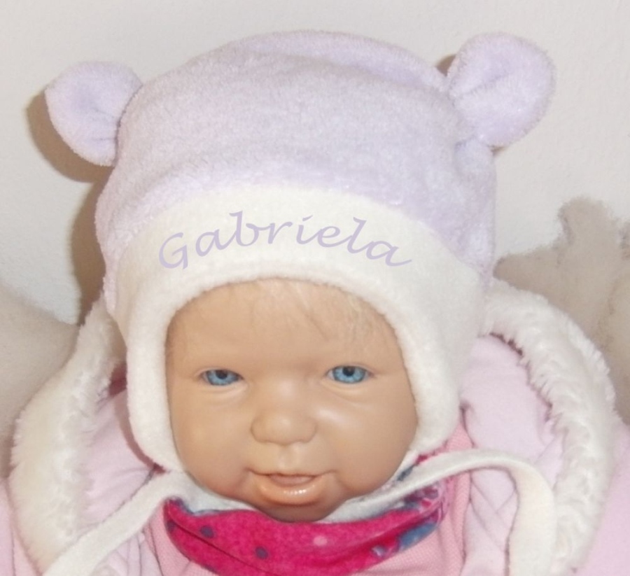 Mütze mit Ohren in helllila cremweiß mit Name bestickt