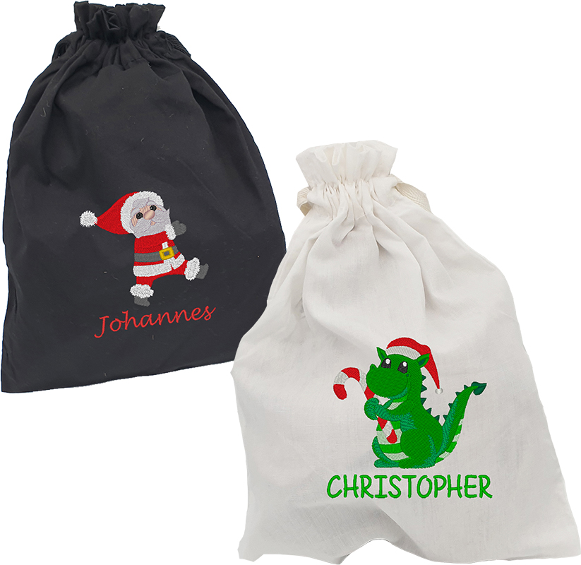 Personalisierte Nikolausbeutel in Schwarz und Cremeweiß mit Namen bestickt – Weihnachtsmann mit Johannes und Weihnachtsdrache mit Christopher