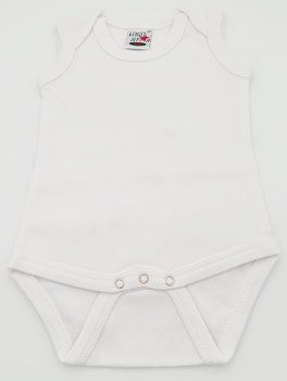 Der Babybody ohne Arm in weiss ist super geeignet fuer warme Sommertage und auch die Windel ist durch die kleinen Knoepfe auch schnell gewechselt