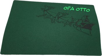 Grünes Weihnachts-Platzdeckchen mit Namensstickerei Opa Otto und eingeprägtem Weihnachtsmann mit Rentierschlitten
