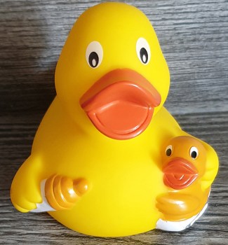 Quietscheente mit Baby