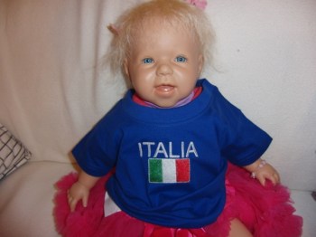 Blaues Baby Trikot mit italienischer Flagge und Laenderkennzeichnung.