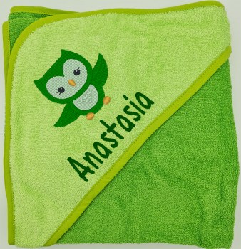 Kapuzenbadetuch grün mit Eule und Name auf der Kapuze