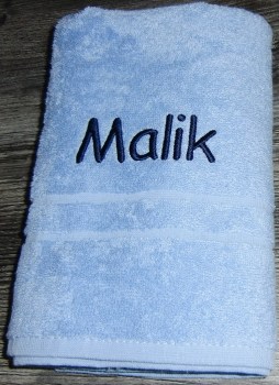Bestickte Handtücher mit Namen hellblau
