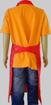 Schürze für Kinder in rot von hinten