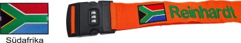 Kofferband in orange mit der Flagge von Südafrika und dem Namen Reinhardt bestickt.