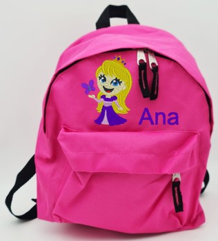 Kinderrucksack in pink mit Brustgut und bestickt mit einer Prinzessin und dem Namen