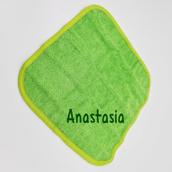 Waschlappen in grün mit Name bestickt
