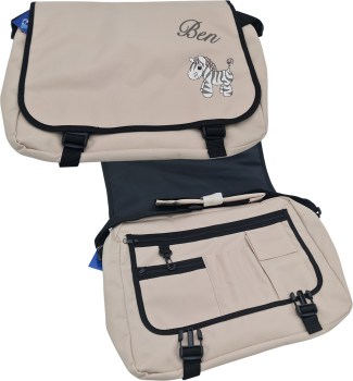Beige Wickeltasche mit Namen und Zebra bestickt