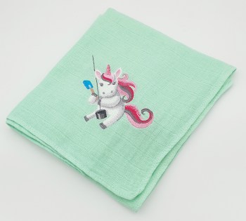 Windel in mint mit Einhorn bestickt