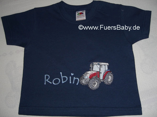 Schwarzes personalisiertes T-Shirt fuer den Bauernhof Fan mit einem gestickten Traktor.