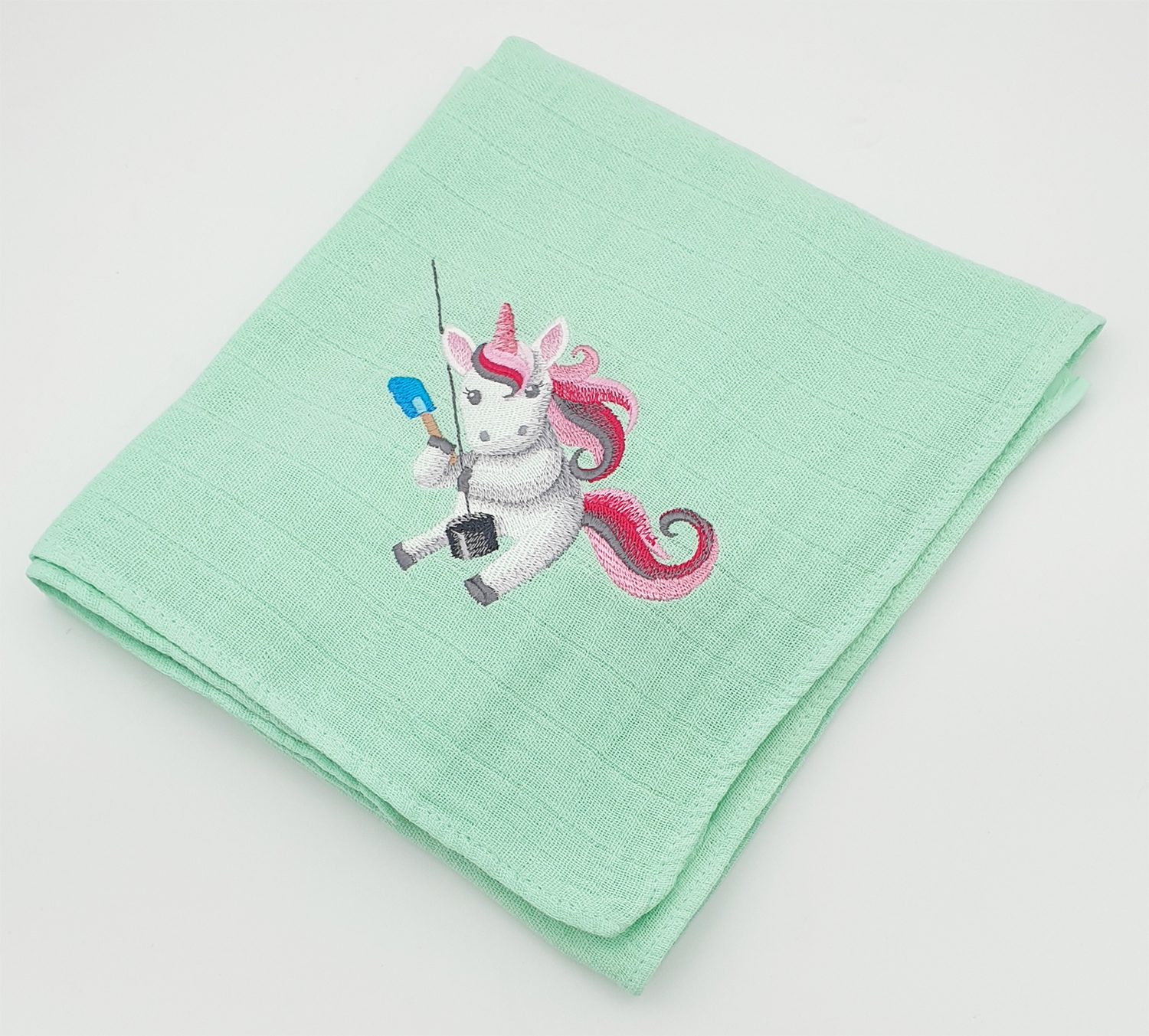 Windel in mint mit Einhorn bestickt